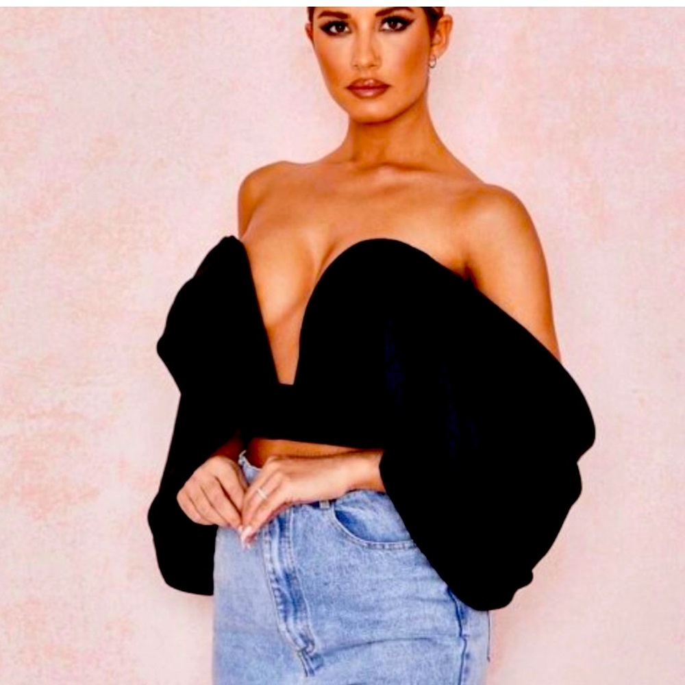 Super cute House of CB silk top